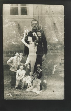 Vitas Luckus. Iš ciklo "Požiūris į senovinę fotografiją".